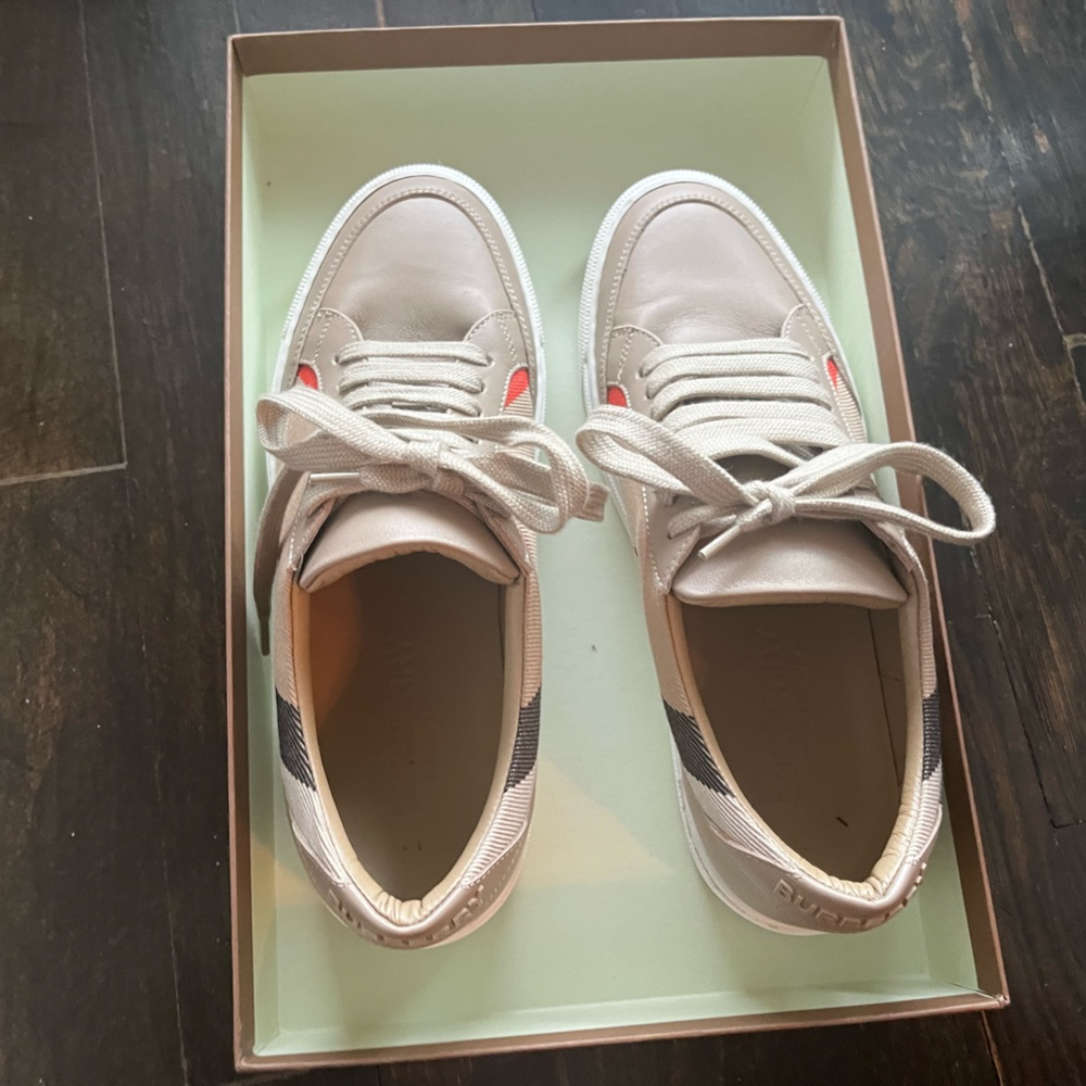 Burberry Sneakers (36 1/2)